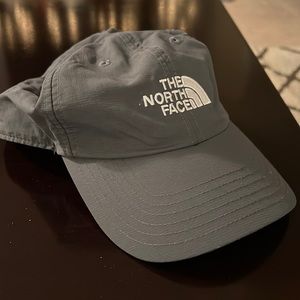 North Face Grey nylon hat. unisex. S/P -M/M.